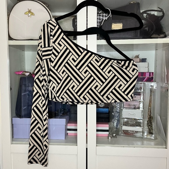 Asymmetrical Crop Top & Pencil Skirt Set Size XL - Picture 5 of 6